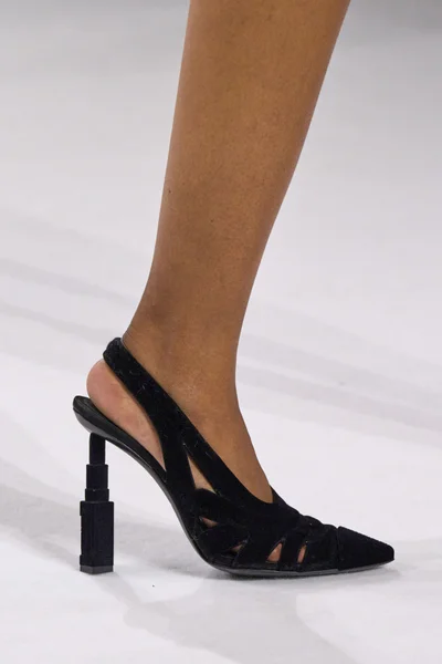 Look 180
